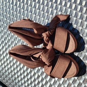 Donald J Pliner Wedge